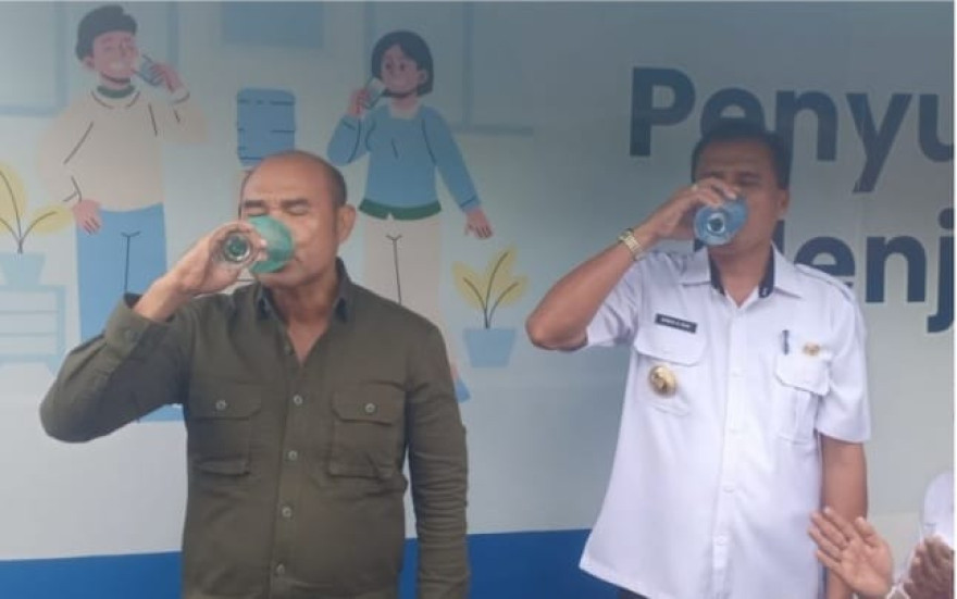 GUBERNUR NTT RESMIKAN ALAT PENYULINGAN AIR LAUT DI DUSUN MEKKO