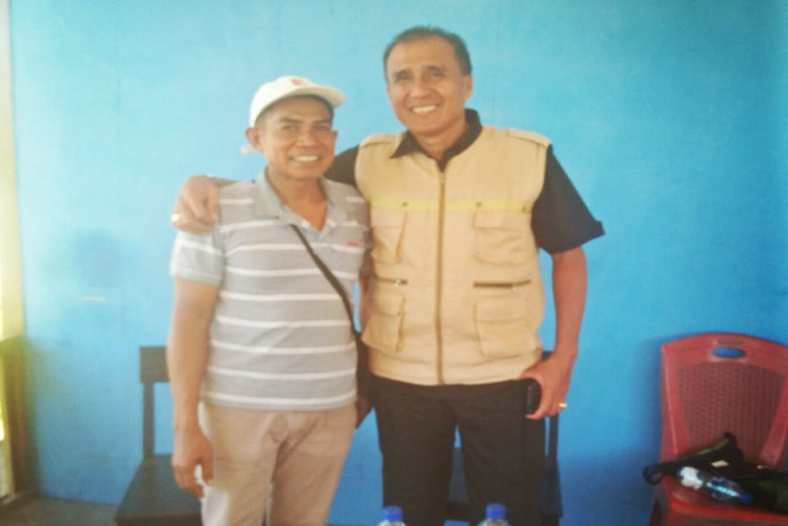 PEJABAT BUPATI FLORES TIMUR TINJAU PEMASANGAN JARINGAN LISTRIK DAN PENYERAHAN ANAKAN KELAPA HIBRIDA